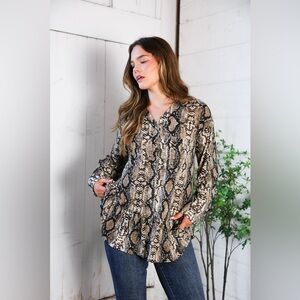 133 And The Why Animal Snakeskin Print Soft Long Sleeve Tunic Top